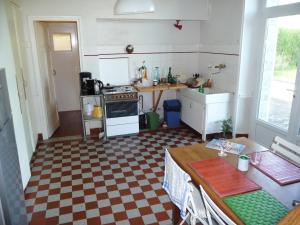 House with garden 500 m from beach-shore