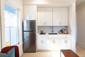 DelightfulDesign~WalkToEats&Drinks~PvtBalcony~Pets - 3hvězdičkové hotely ve městě Raleigh