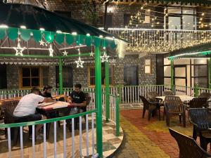 Cedar Woods - A Boutique Resort In House Parking