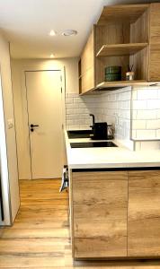 LILLEHOSTS 2, Vieux Lille, Newly renovated, Modern & Stylish apartment, perfectly located