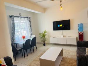 Brima Mangu Apartments, 2 bedroom Buxton