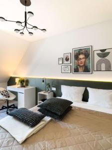 Palace Quarter 2 Peaceful Modern Central Top Floor Apartment