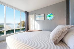 Seascape Cottage - Headland Stay near Whale Watching