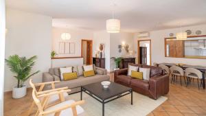 Casa Rocio y Paloma Vinuela by Ruralidays