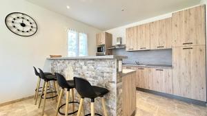 Villas Villa Sarde, villa entiere avec parking : photos des chambres