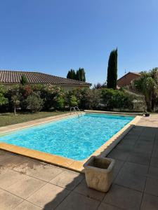 Villa paisible, piscine, BBQ & terrain de pétanque