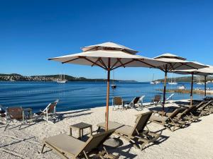 Fresh and newly built apartment with pool