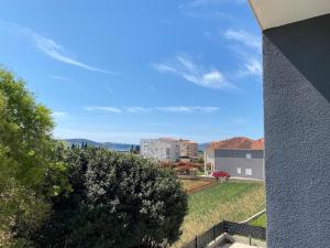 Fresh and newly built apartment with pool