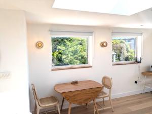 Sea View Retreat With Table Tennis!