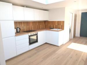 Sea View Retreat With Table Tennis!