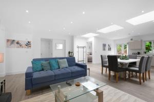 Modern 3 Bedroom, 2 Bathroom Home in Edgware