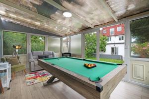 Modern 3 Bedroom, 2 Bathroom Home in Edgware