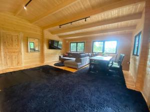 Rushbrook Log Cabin with sauna