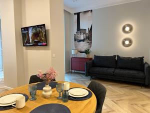 Apartamenty OFF PIOTRKOWSKA w Roosevelta Residence, Klimatyzacja, Wejście na KOD, WiFi, FV