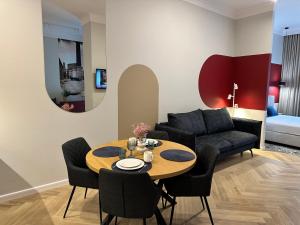 Apartamenty OFF PIOTRKOWSKA w Roosevelta Residence, Klimatyzacja, Wejście na KOD, WiFi, FV