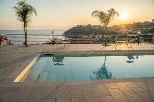 Villa Acquamarina with pool and sea view - 300 meters from the beach