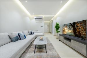 3 bedrooms aprt in al malqa