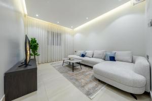 3 bedrooms aprt in al malqa