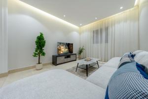 3 bedrooms aprt in al malqa