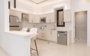 Three BR Spacious & Luxurious Flat in AlQirawan