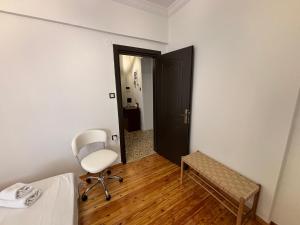 5 Deluxe and Easyliving apartment, 3 rooms , full extra up to 10 people plus baby , ideal midle city area