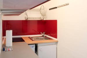 Appartements Pleasant studio with Wifi just outside Paris : photos des chambres