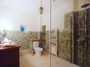 Maisons de vacances Maison du Porche, stone building for 10 people : photos des chambres
