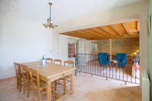 Maisons de vacances Maison du Porche, stone building for 10 people : photos des chambres