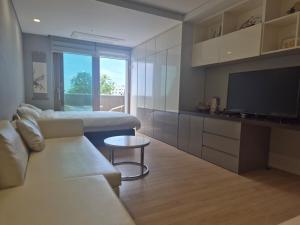 Relaxing Sunset Healing Ocean TerraceView