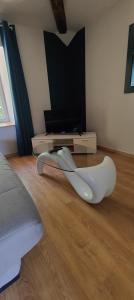 B&B / Chambres d'hotes Logis de la Clartiere : Studio - Vue sur Piscine 