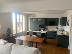 Appartements Appartement 70m2 avec climatisation et balcon privatif proche Champs Elysees : photos des chambres