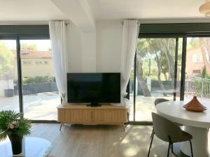 Villa With Pool Near The Beach In Bandol