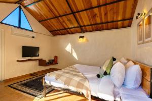 Maati Signature Collection By The lake Hill