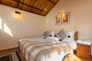 Maati Signature Collection By The lake Hill