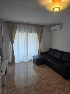 Beautiful 2 bedroom in Parque Loix 3 minutes walk to the beach