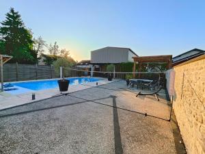 Au Vendangeoir Gîte de groupe piscine