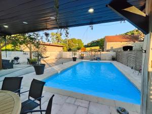 Villas Au Vendangeoir Gite de groupe piscine : photos des chambres