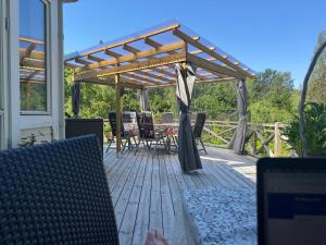 Fridfull idyll intill sjö