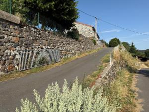 Maisons de vacances Gite LE RABIOUZE - 4 epis, 15 pers, 22 couchages - Ancienne Bergerie renovee, cachet d-origine conserve - Vue magnifique - Label Ecogite : photos des chambres