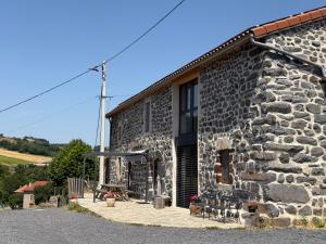 Gîte LE RABIOUZE - 4 épis, 15 pers, 22 couchages - Ancienne Bergerie rénovée, cachet dorigine conservé - Vue magnifique - Label Ecogîte