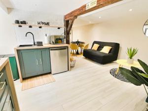 Appartements Studio cosy refait a neuf - proche aeroport et tram : photos des chambres