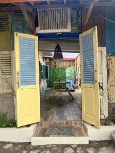 Tuwin Guest House Near Malioboro Free Parking & Netflix