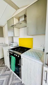 Pure Living -West Sands, Quiet Grassy retreat Seal Bay