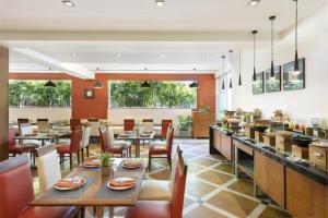 The Avenue Center Hotel