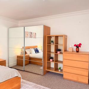 Modern 3-Bedroom Retreat Just Steps from Wembley Stadium