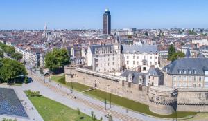 Appartement lumineux hypercentre balcon parkin