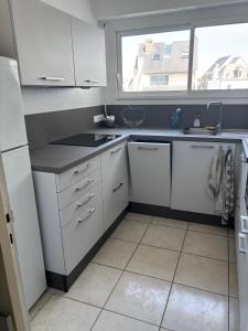 Apartment facing the large beach