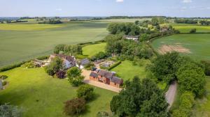 The Owl House With Hot Tub Pass The Keys