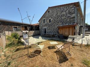 Gîte LE RABIOUZE - 4 épis, 15 pers, 22 couchages - Ancienne Bergerie rénovée, cachet dorigine conservé - Vue magnifique - Label Ecogîte