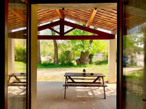 Appartements T2 independant en Rez-de-Villa avec parking, barbecue & aire de jeux pour enfants : photos des chambres